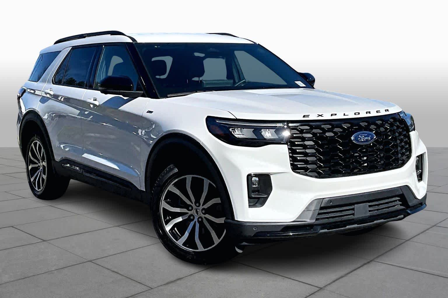 Used 2025 Ford Explorer ST-Line AWD/4WD image 3