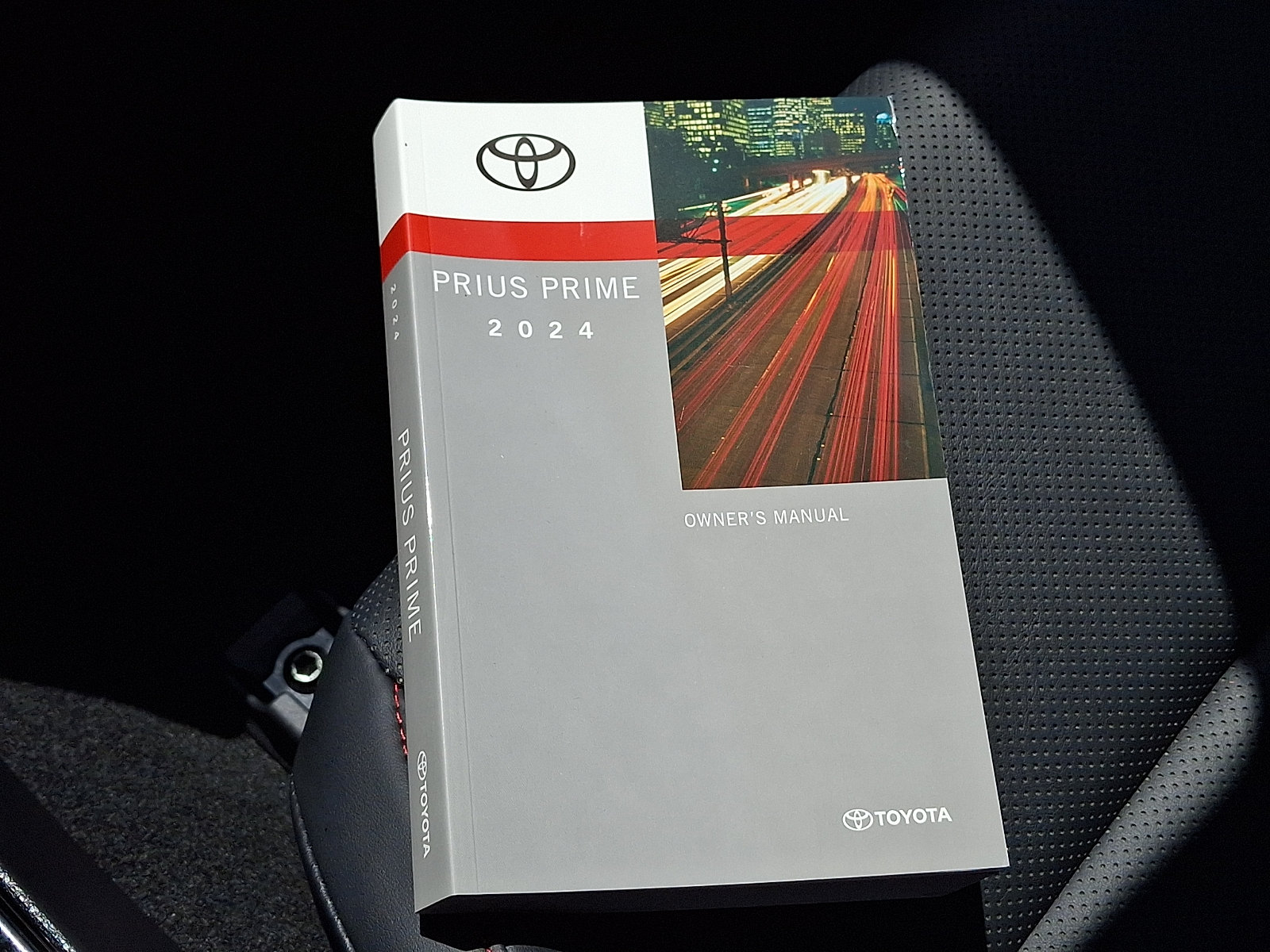 Used 2024 Toyota Prius Prime FWD image 25