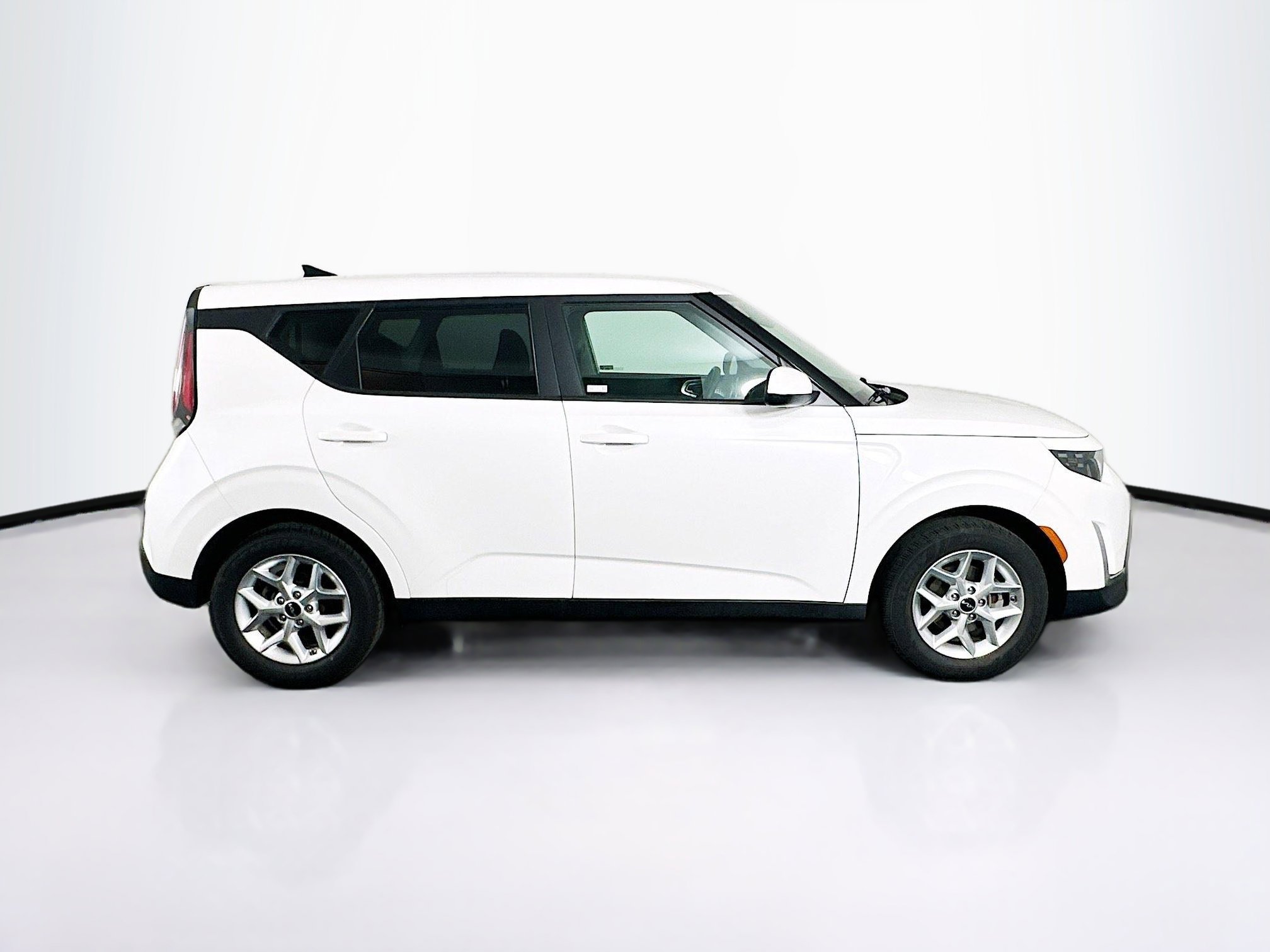 Used 2025 Kia Soul LX w/ LX Technology Package image 10