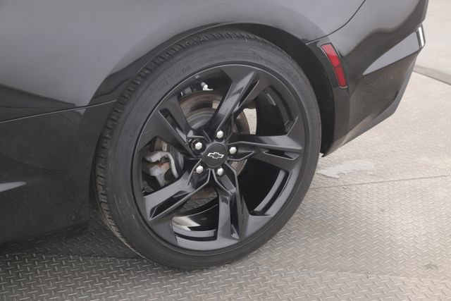 Used 2021 Chevrolet Camaro LT w/ Technology Package image 14