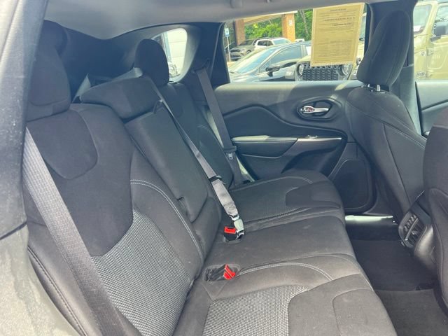 Used 2020 Jeep Cherokee Latitude FWD image 21