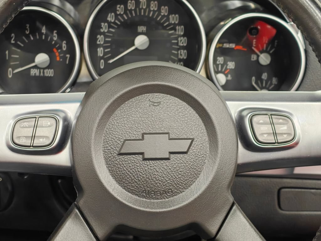 Used 2003 Chevrolet SSR w/ Preferred Equipment Group RWD image 25