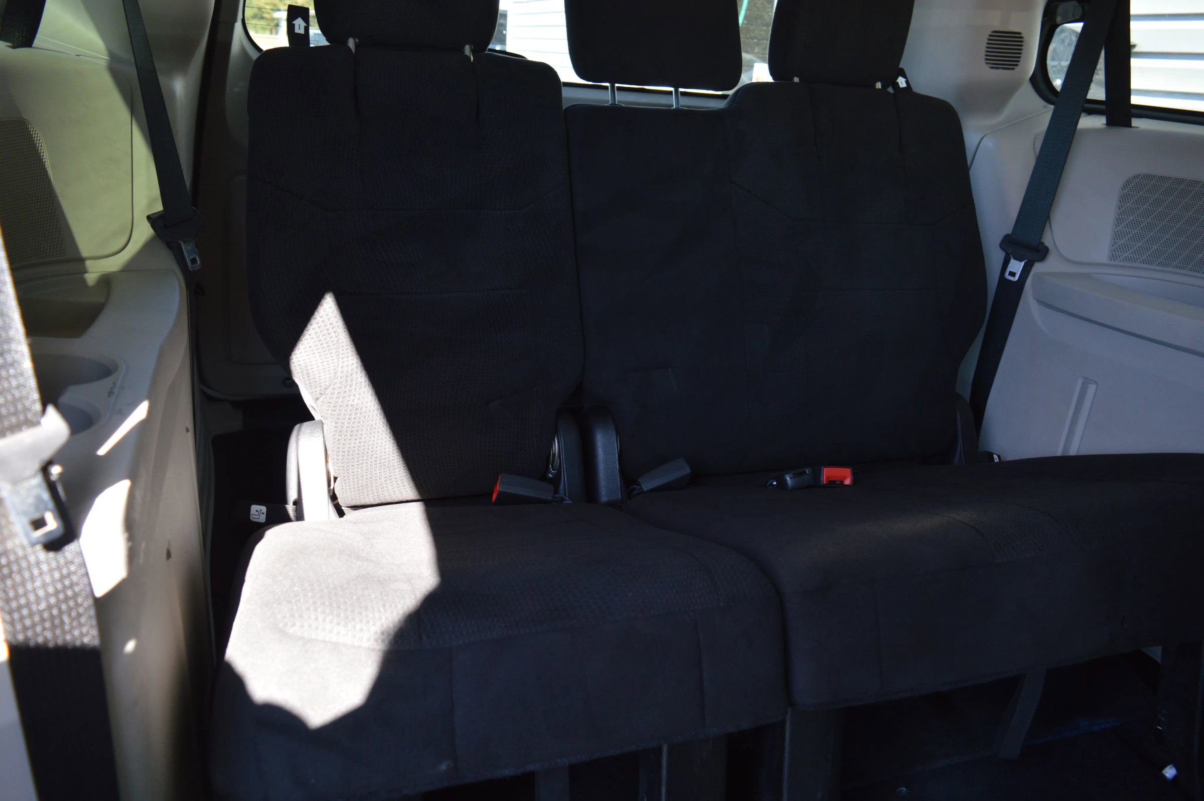 Used 2013 Dodge Grand Caravan SE image 32