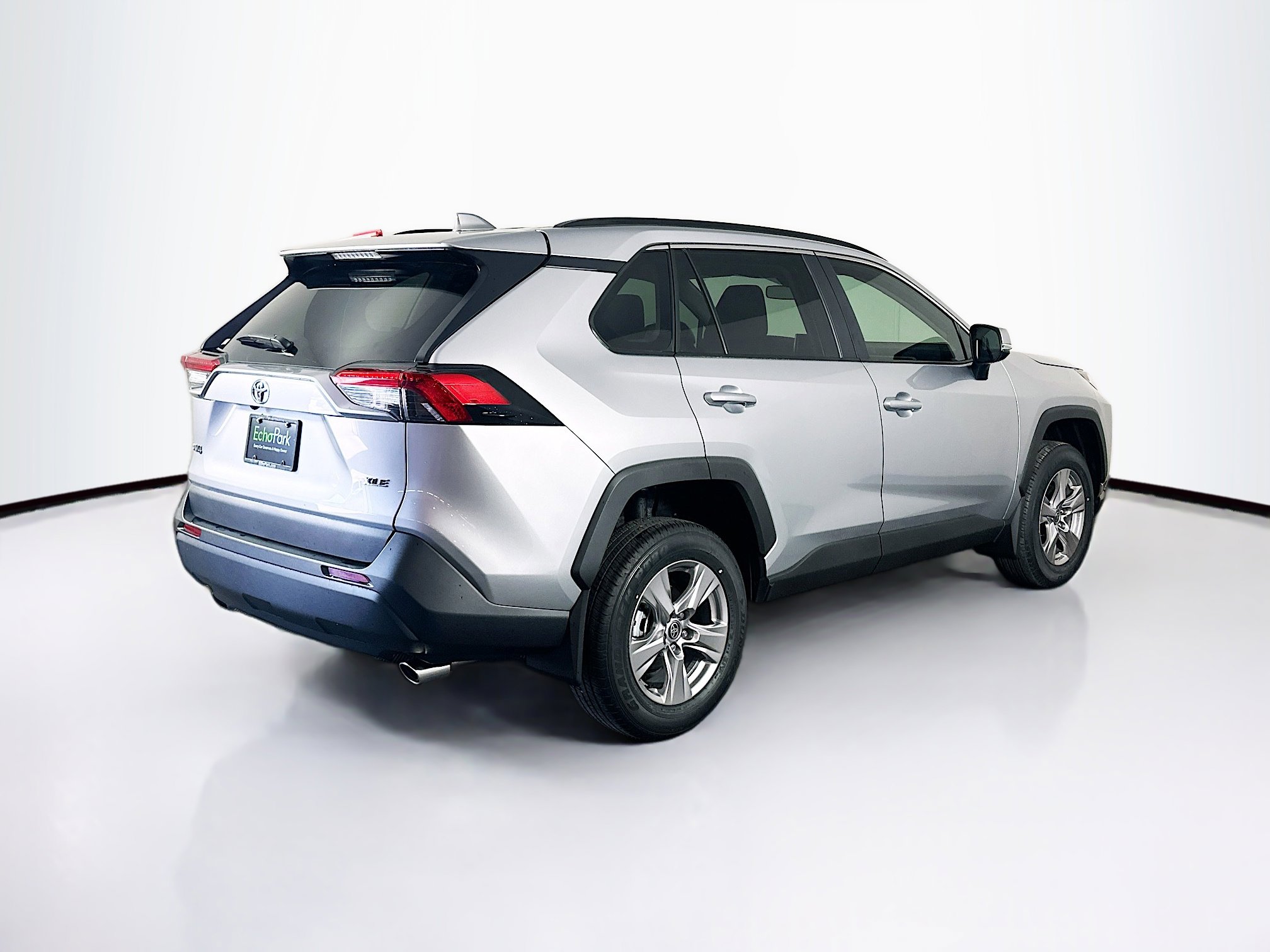 Used 2025 Toyota RAV4 XLE w/ Convenience Package image 9
