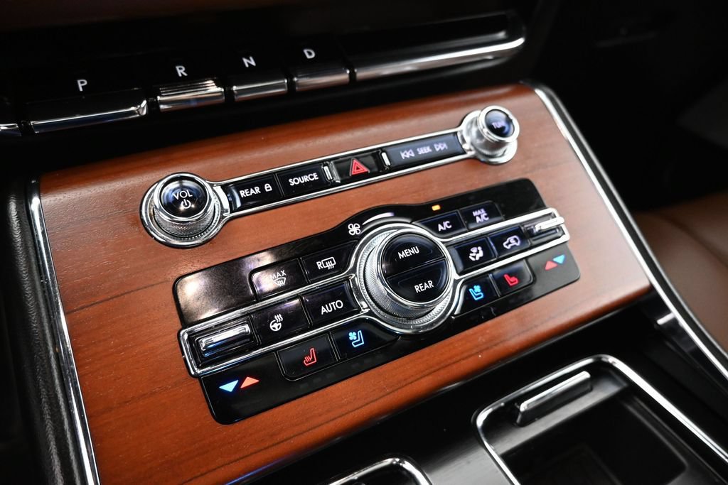 Used 2022 Lincoln Aviator Grand Touring w/ Equipment Group 301A AWD/4WD image 16