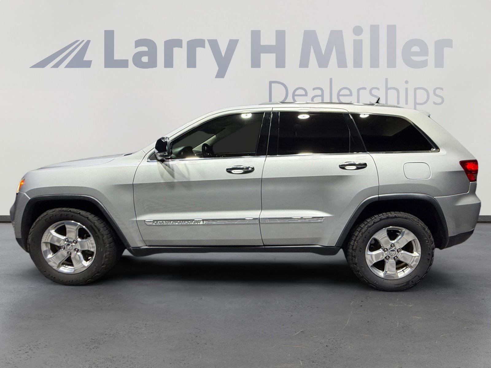 Used 2012 Jeep Grand Cherokee Limited image 2