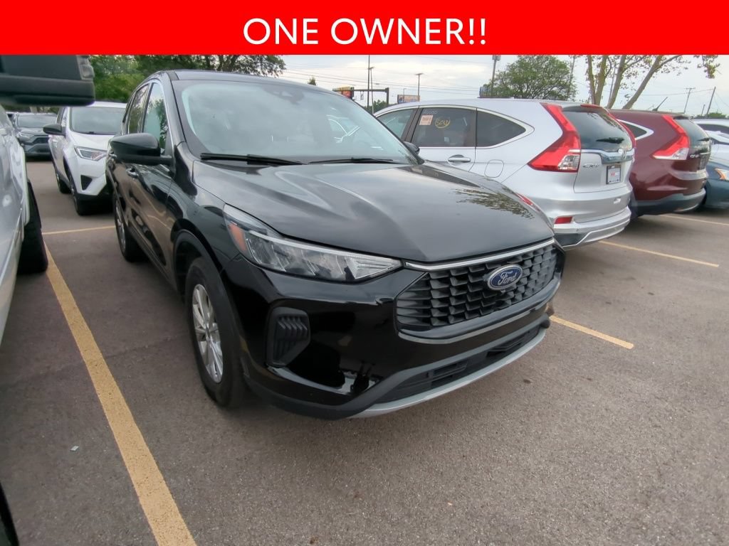 Used 2023 Ford Escape Active w/ Tech Pack #2 AWD/4WD image 3