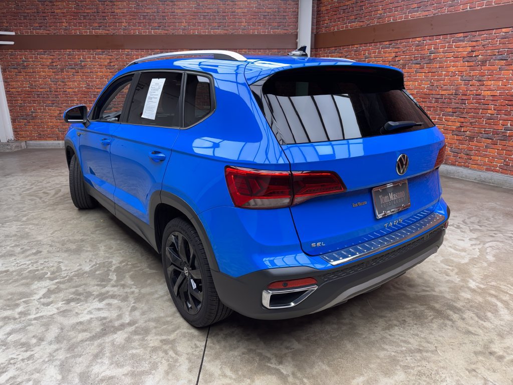 Used 2022 Volkswagen Taos SEL FWD image 2