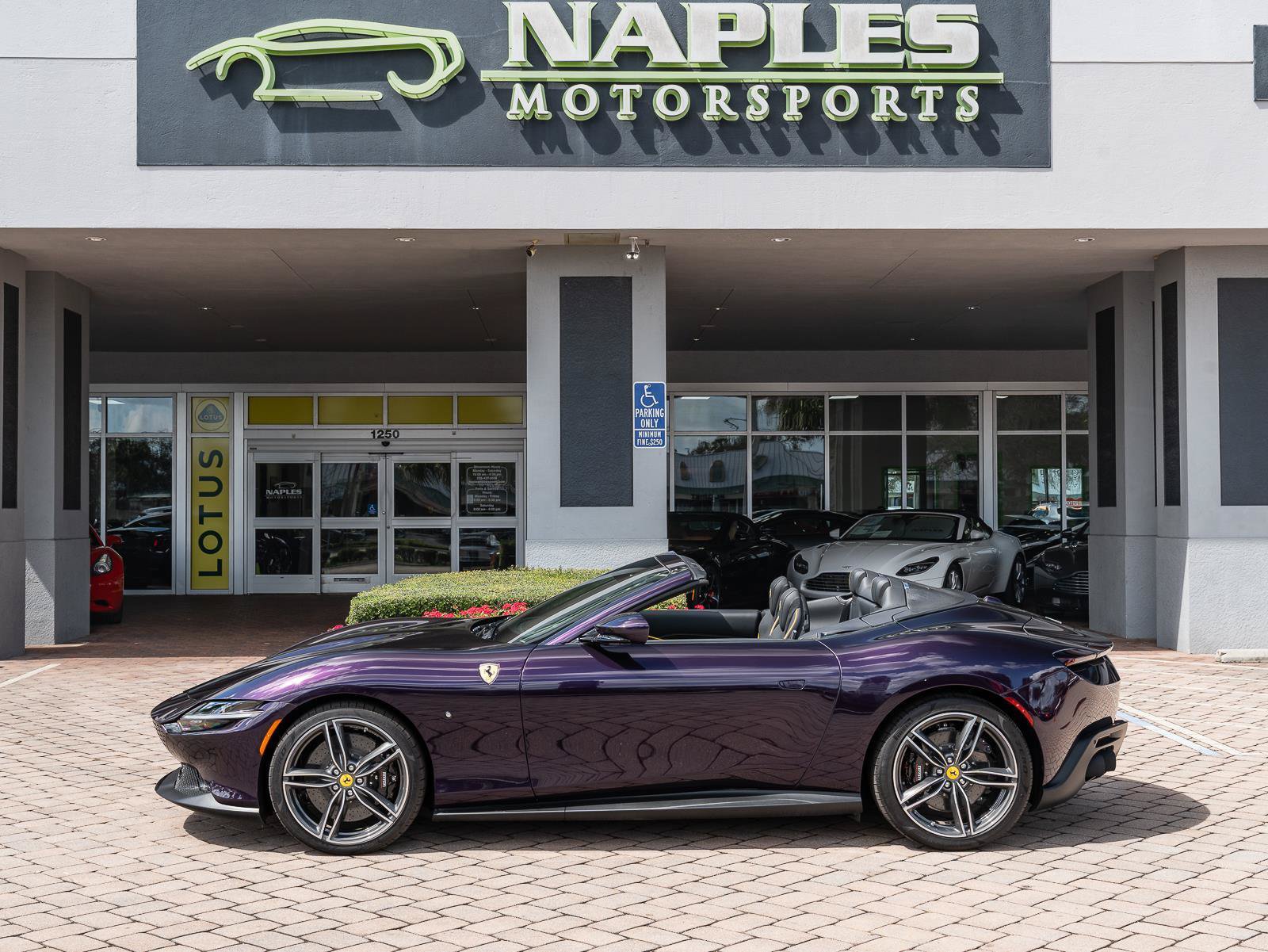 Used 2025 Ferrari Roma Spider RWD image 33