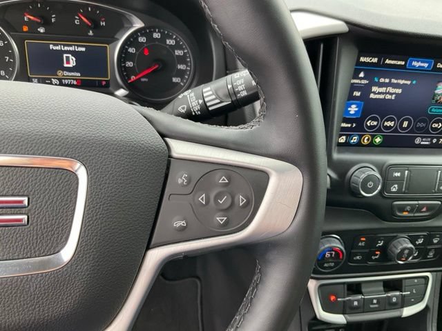 Used 2024 GMC Terrain SLT AWD/4WD image 12