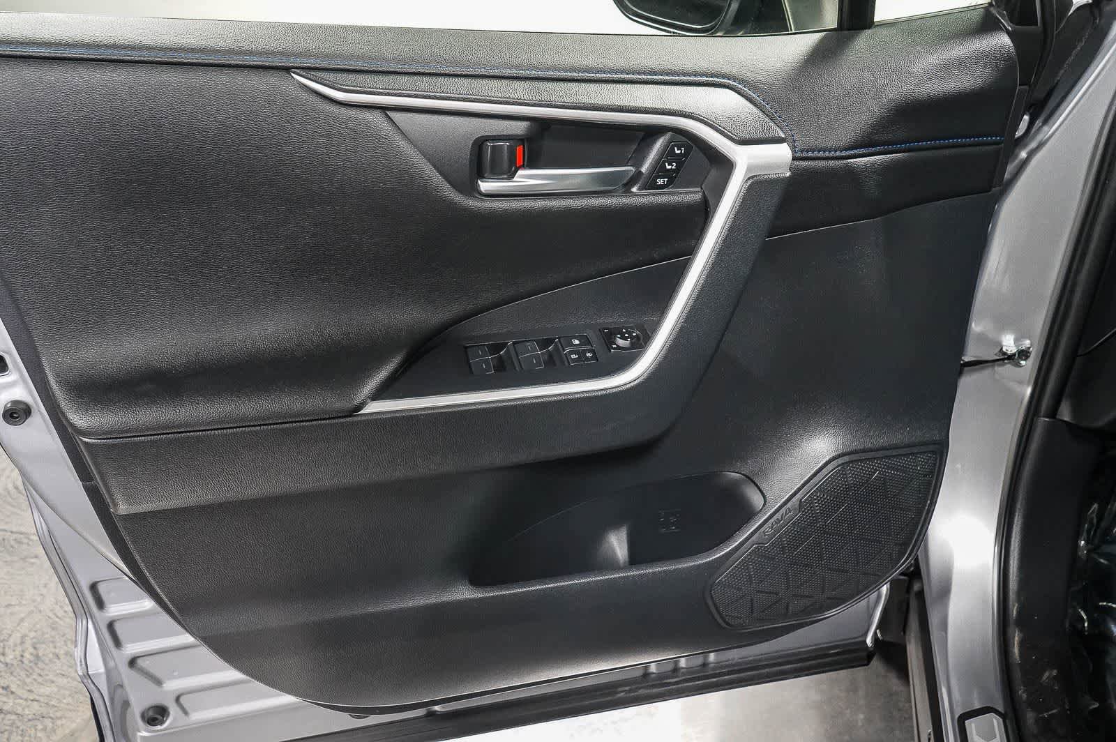 Used 2024 Toyota RAV4 XSE w/ Advanced Technology Package image 23
