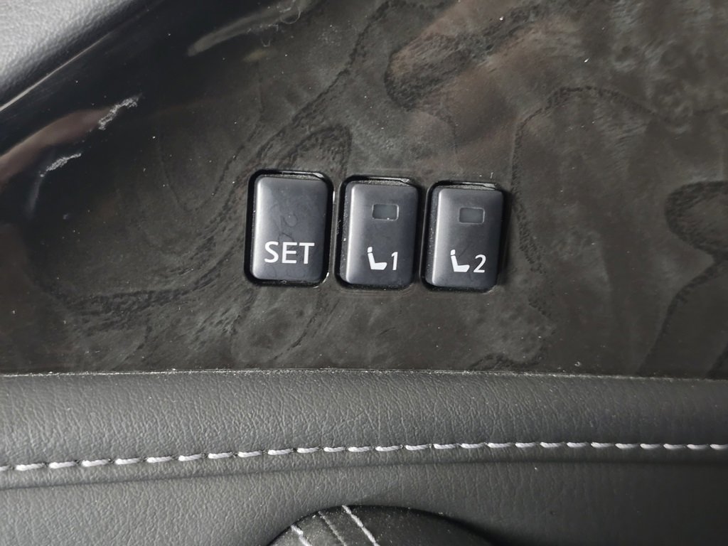 Used 2022 INFINITI QX80 Sensory w/ All-Season Package image 11