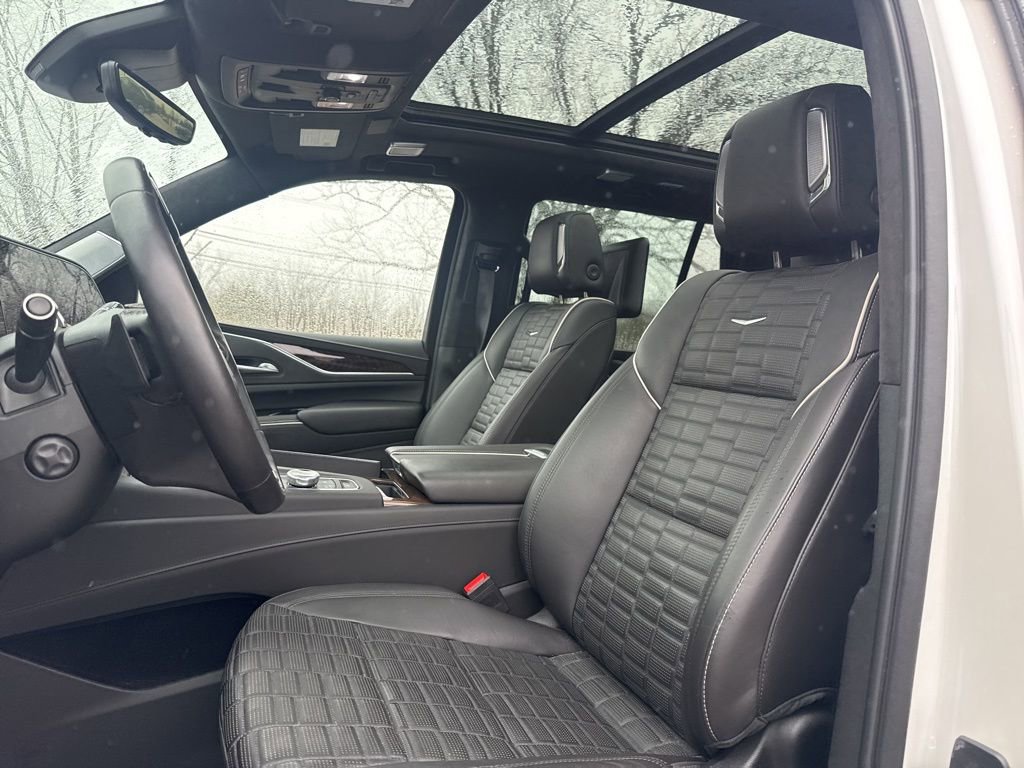 Used 2023 Cadillac Escalade Sport Platinum w/ LPO, ONYX Package image 16