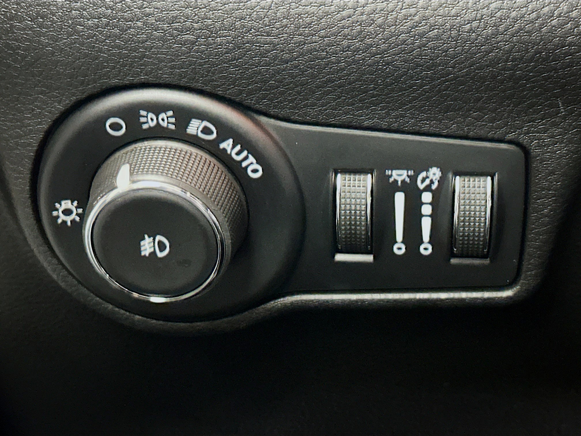 Used 2025 Jeep Compass Limited image 17