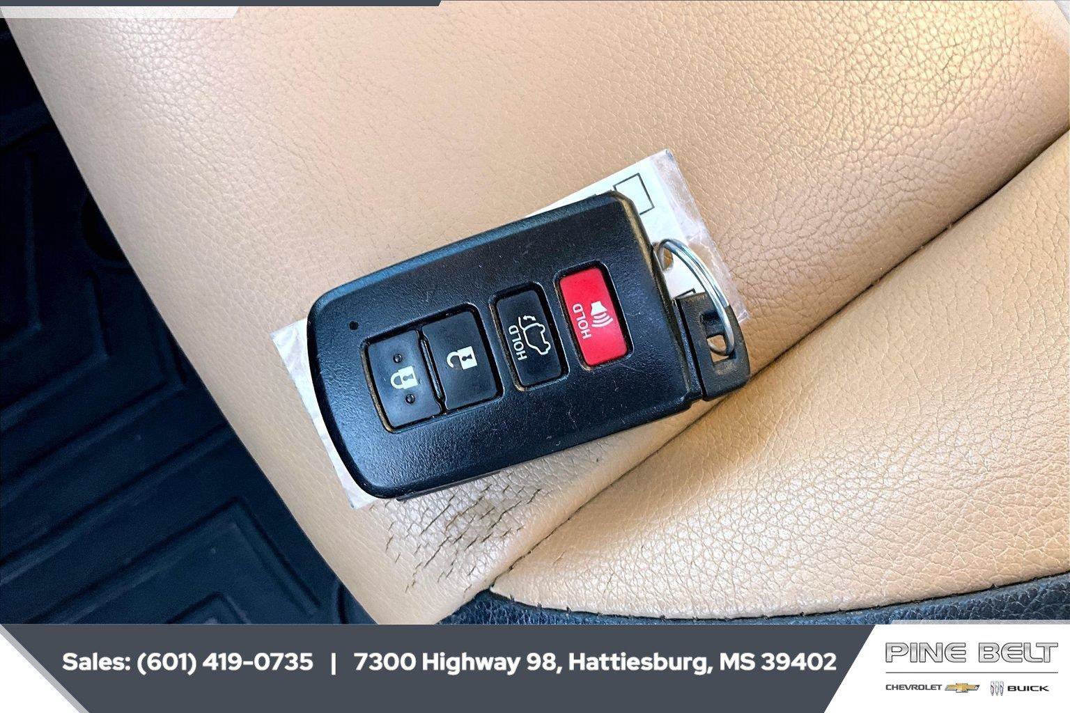 Used 2018 Toyota RAV4 Limited FWD image 9