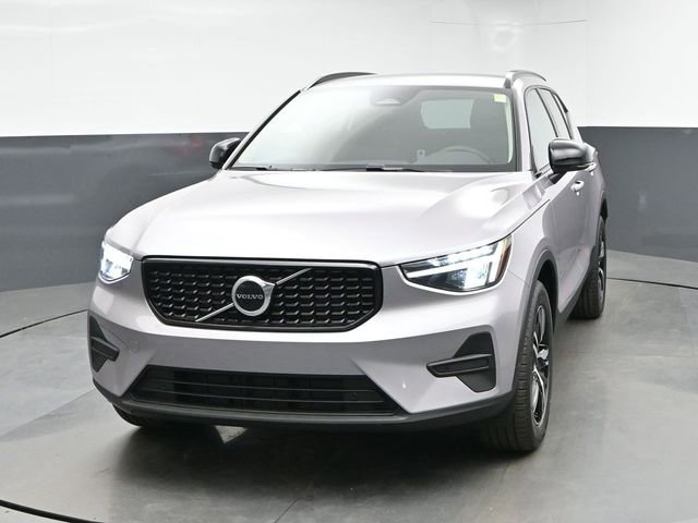 New 2026 Volvo XC40 B4 Core w/ Climate Package FWD image 3