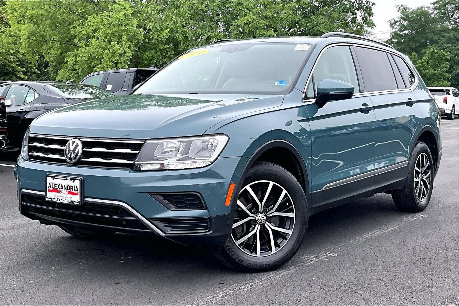 Used 2021 Volkswagen Tiguan SE w/ Panoramic Sunroof Package