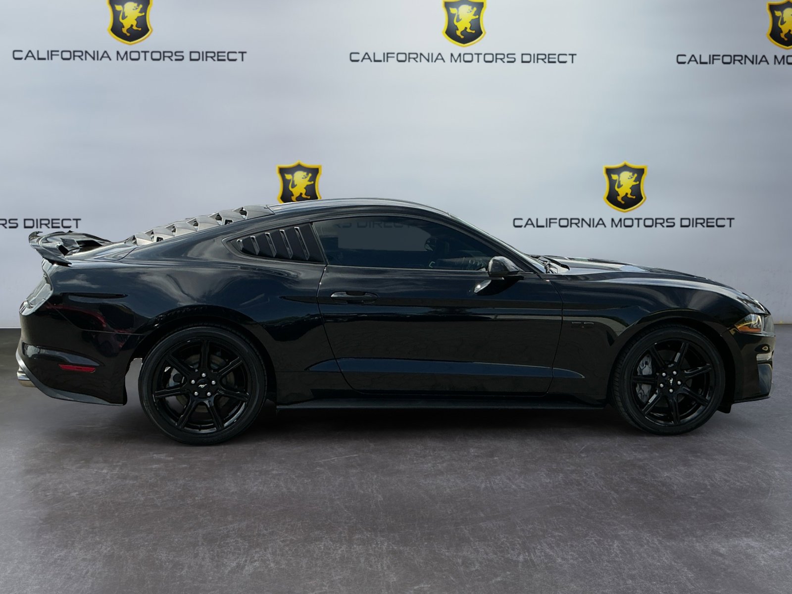 Used 2018 Ford Mustang GT Premium w/ Black Accent Package RWD image 4