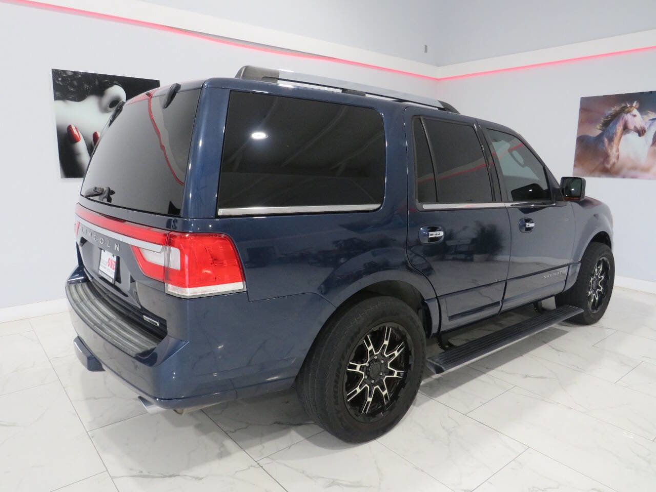 Used 2015 Lincoln Navigator 4WD image 3