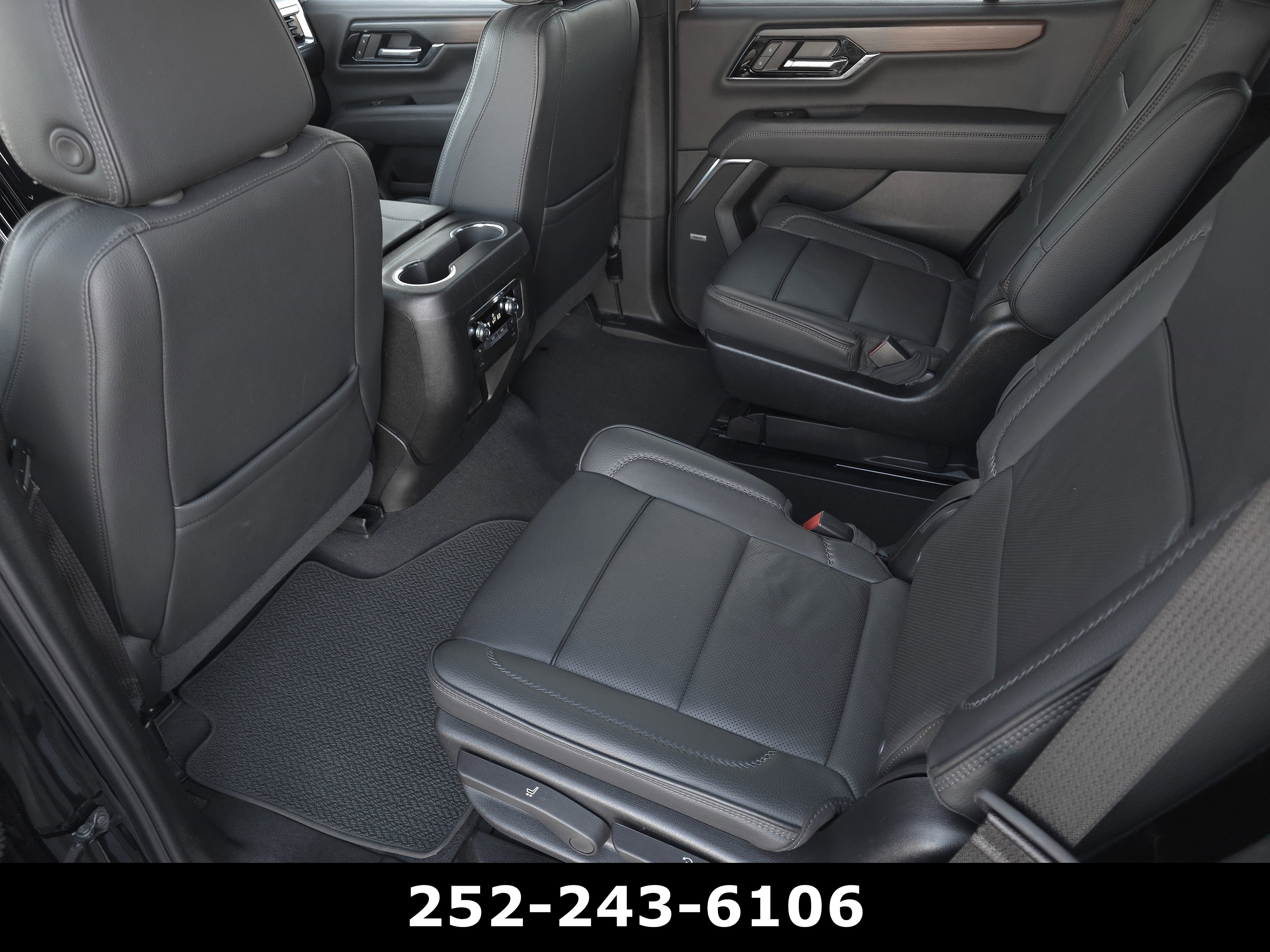 Used 2025 GMC Yukon Denali AWD/4WD image 35