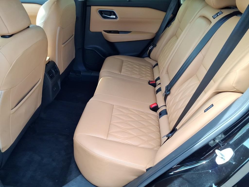 Used 2023 Nissan Rogue Platinum FWD image 13