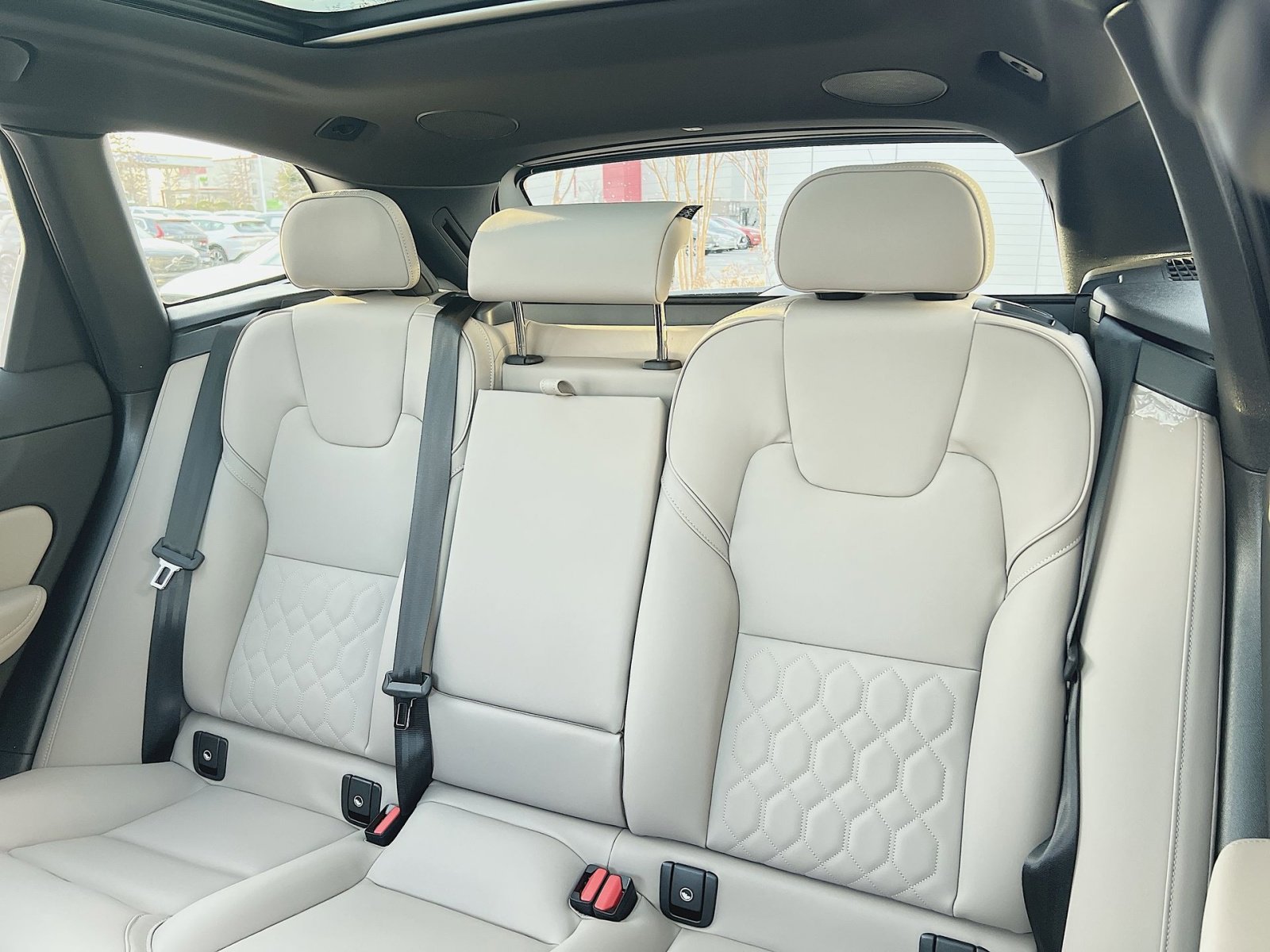 New 2026 Volvo XC60 B5 Plus w/ Protection Package Premier AWD/4WD image 25