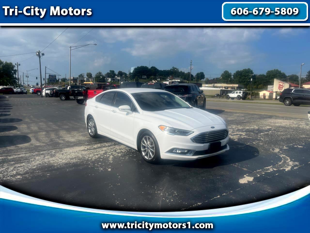 Used 2017 Ford Fusion SE image 1
