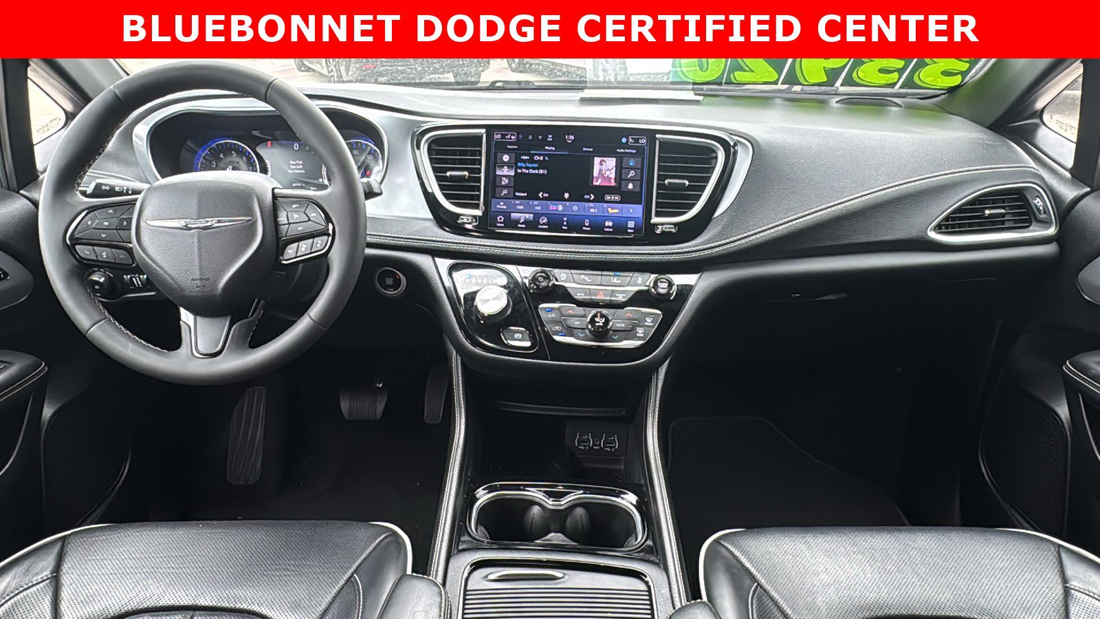 Used 2025 Chrysler Pacifica Limited image 17