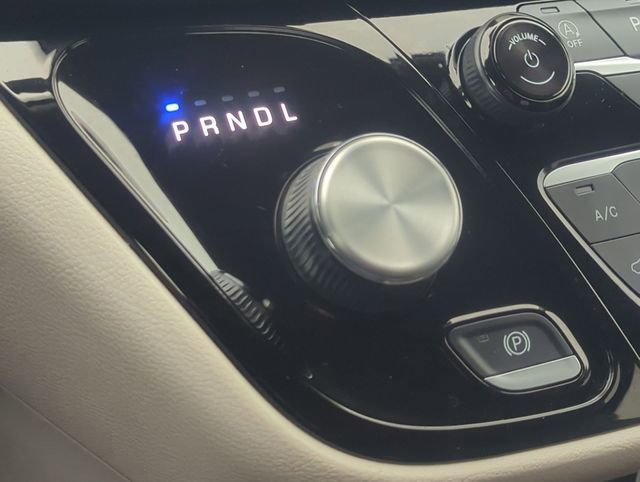 Used 2024 Chrysler Pacifica Touring-L FWD image 20