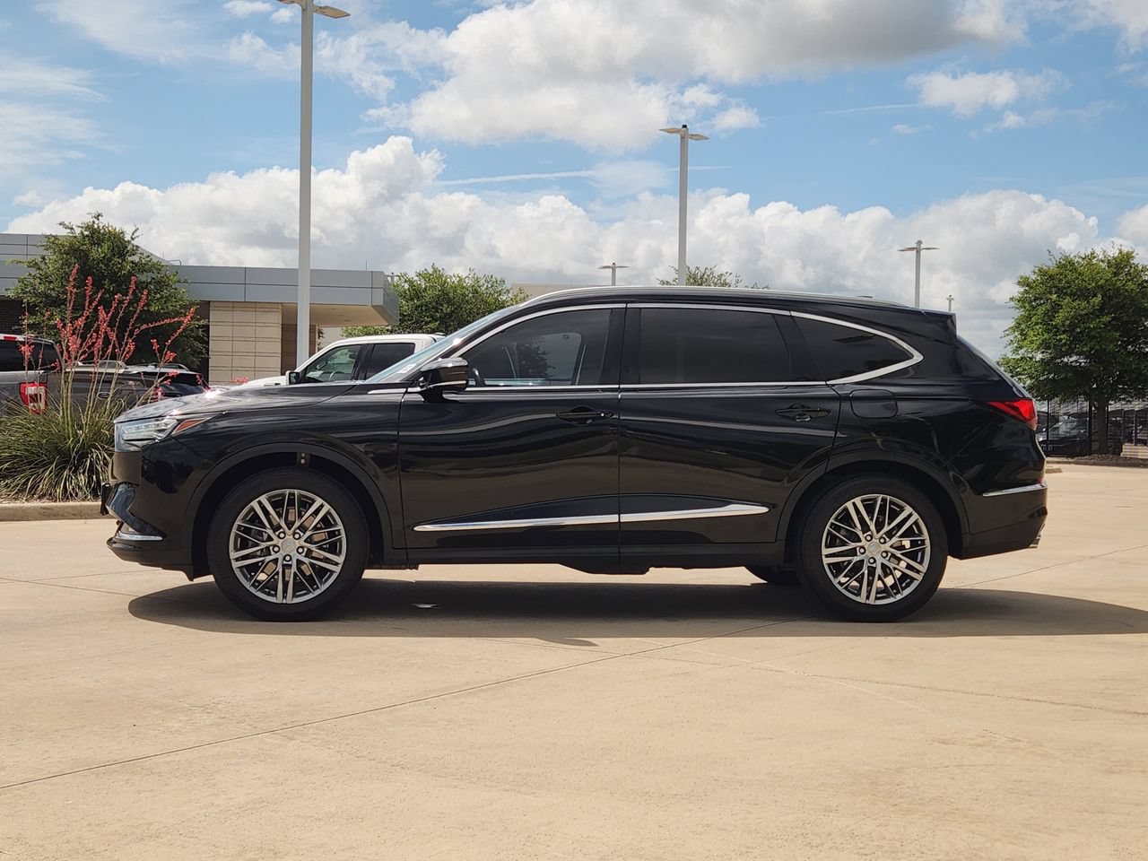 Used 2022 Acura MDX SH-AWD w/ Advance Package image 4