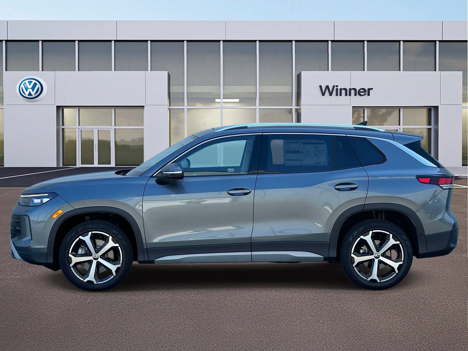 New 2026 Volkswagen Tiguan SE AWD/4WD image 2