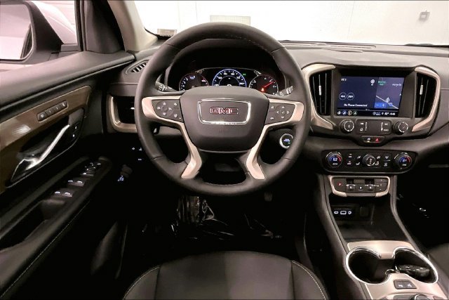 Used 2024 GMC Terrain Denali w/ Denali Premium Package AWD/4WD image 6
