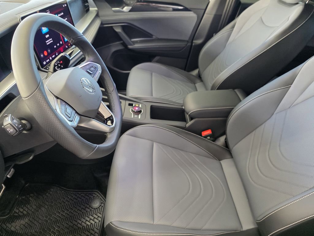 New 2026 Volkswagen Tiguan SE R-Line image 10