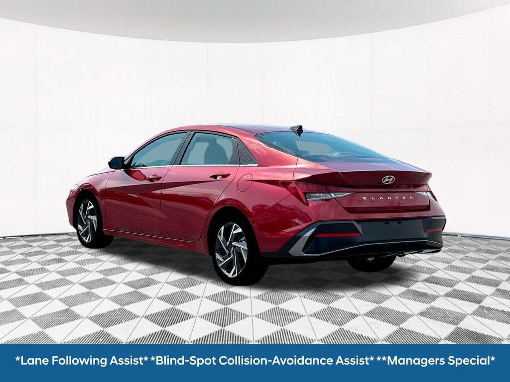 Certified 2024 Hyundai Elantra SEL w/ Convenience Package FWD image 9