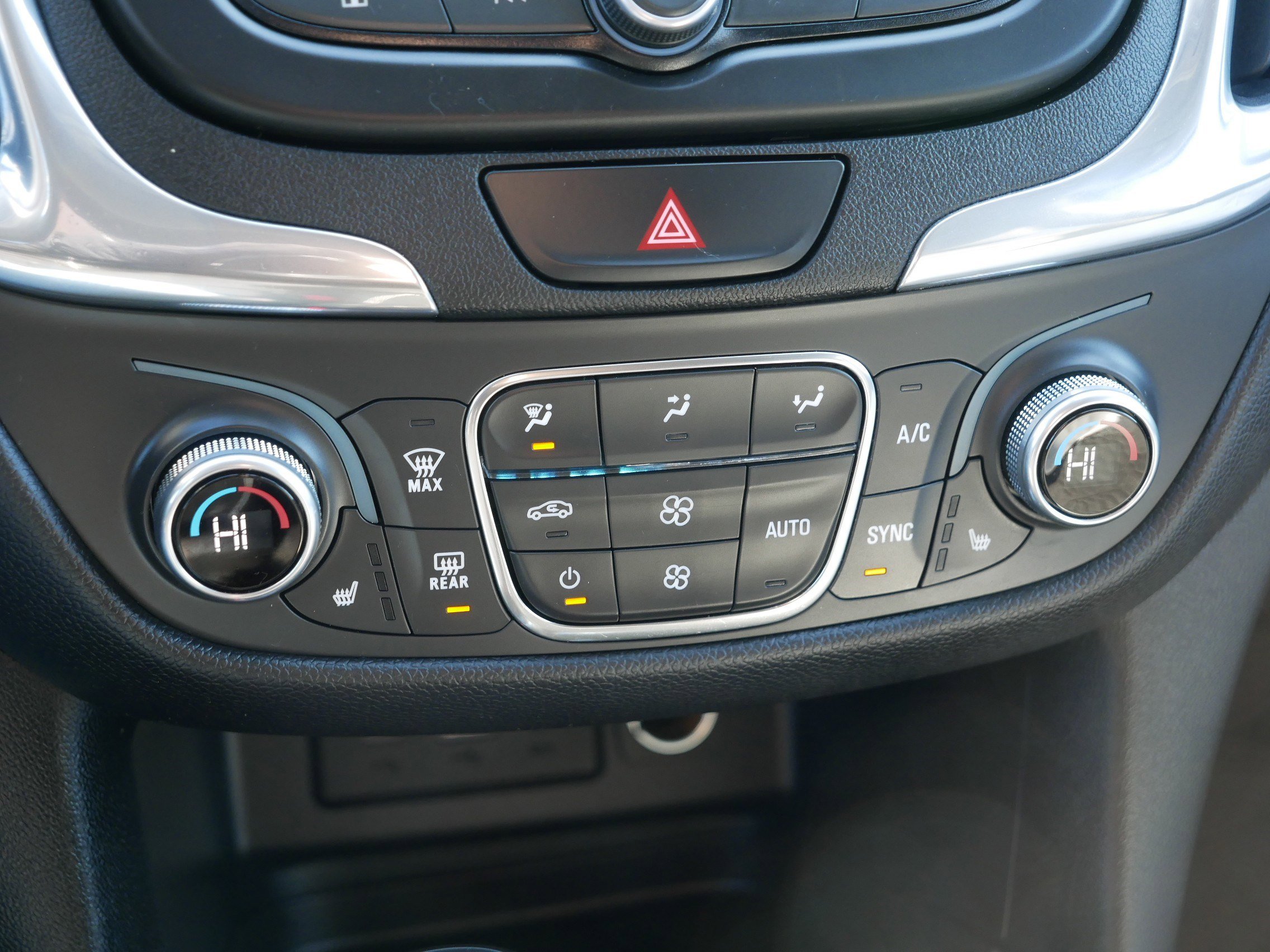 Used 2019 Chevrolet Equinox LT AWD/4WD image 23