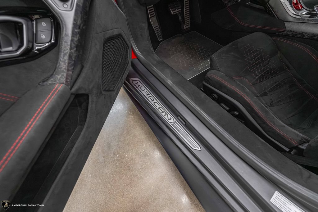 Used 2018 Lamborghini Huracan Performante AWD/4WD image 35