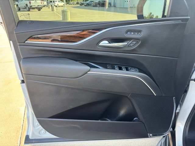 Certified 2024 Cadillac Escalade ESV Premium Luxury w/ Performance Package AWD/4WD image 19
