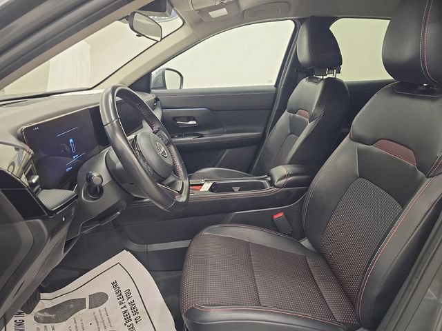 Used 2025 Nissan Kicks SR AWD/4WD image 19