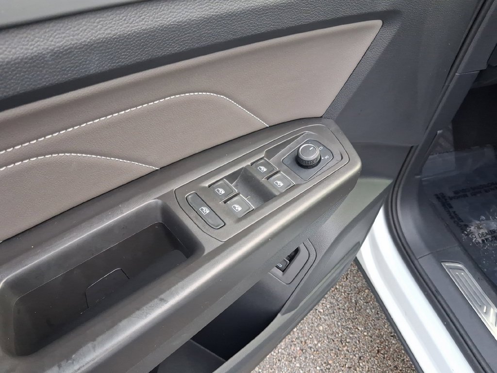 Used 2023 Volkswagen Atlas Cross Sport SE FWD image 19
