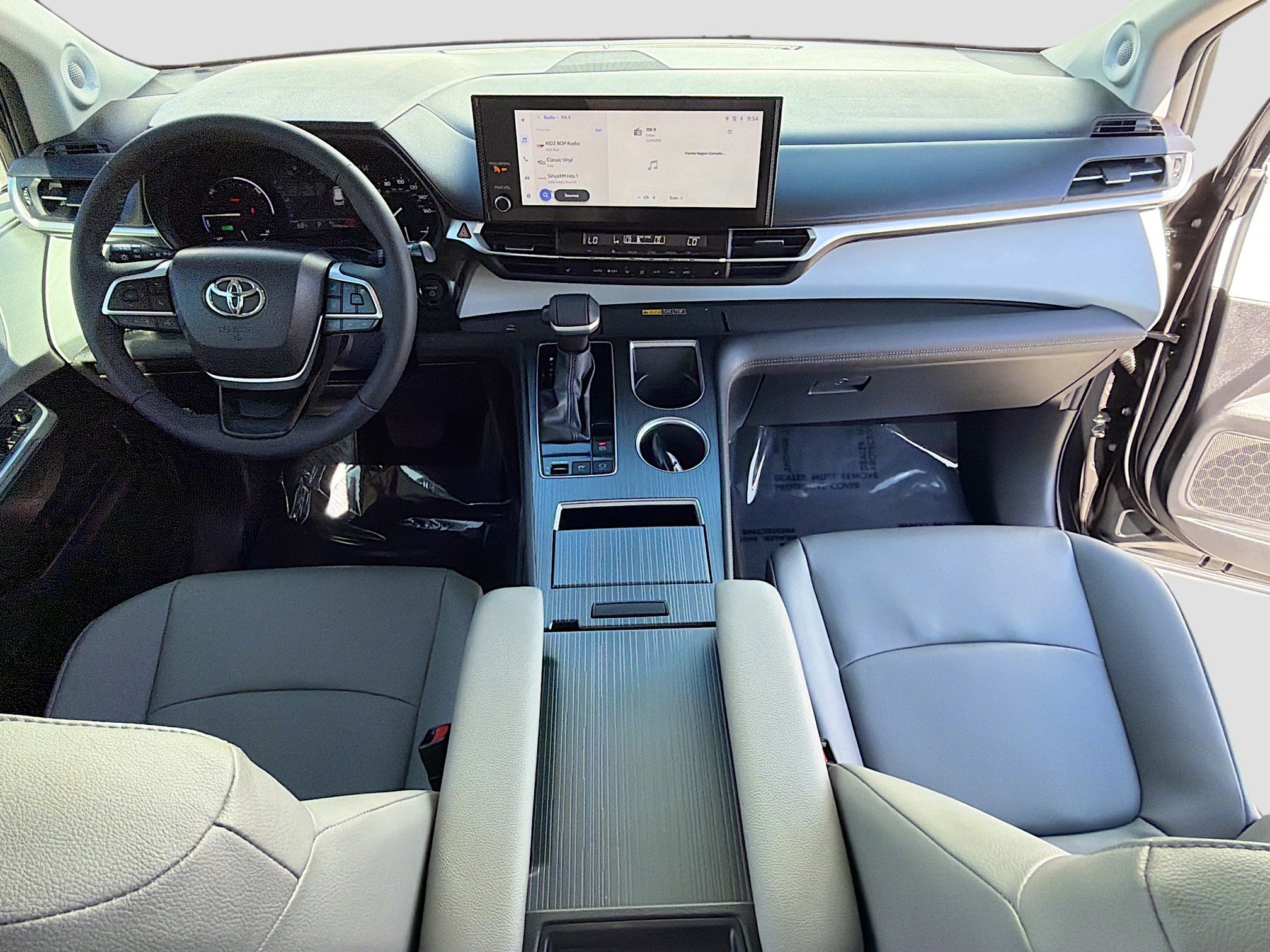 Used 2025 Toyota Sienna XLE w/ XLE Plus Package FWD image 15