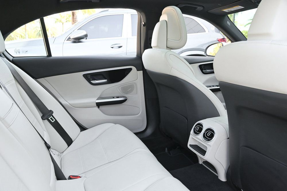 Used 2025 Mercedes-Benz C 300 Sedan image 18