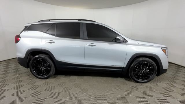 Used 2022 GMC Terrain SLE w/ Driver Convenience Package FWD image 3