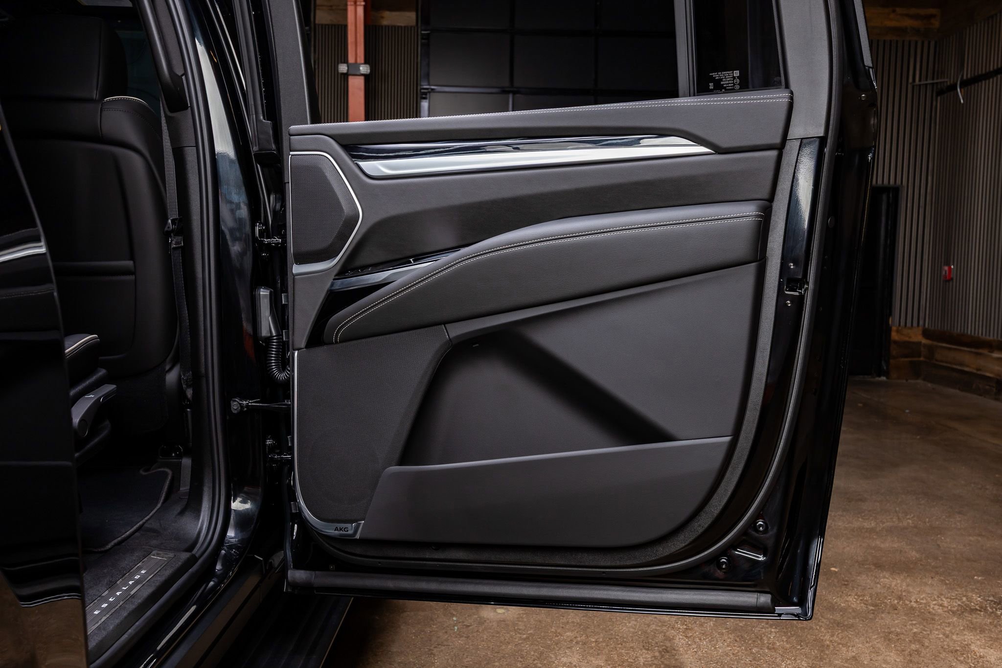 Used 2026 Cadillac Escalade ESV Sport w/ LPO, ONYX Package AWD/4WD image 38