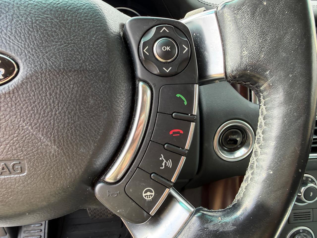 Used 2011 Land Rover Range Rover HSE image 17