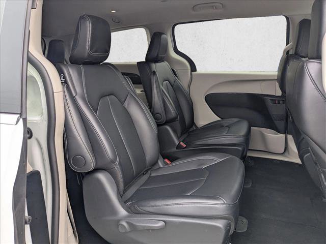 Used 2024 Chrysler Pacifica Select image 28