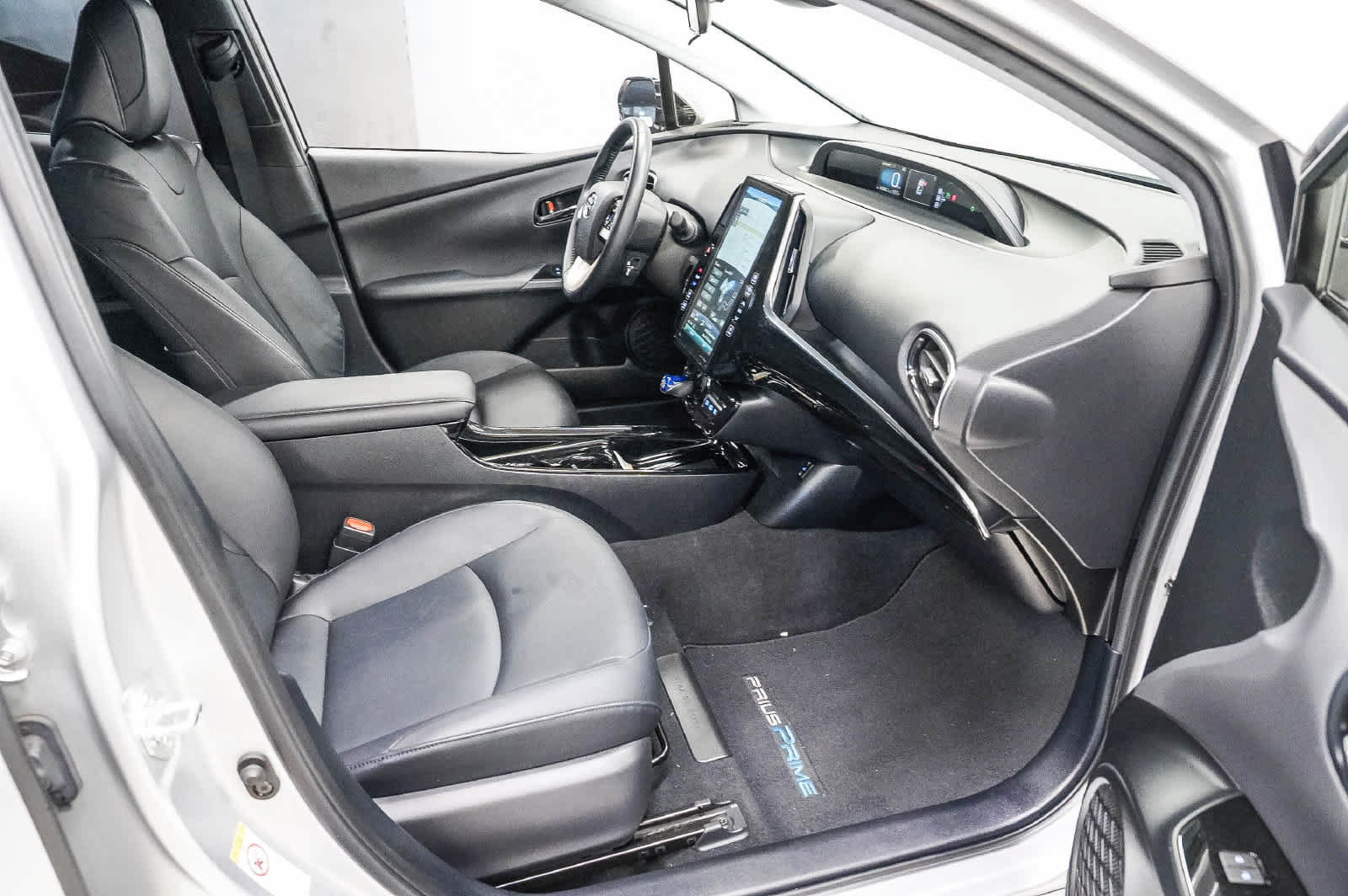 Used 2018 Toyota Prius Prime Premium w/ Carpet Mat Package FWD image 16
