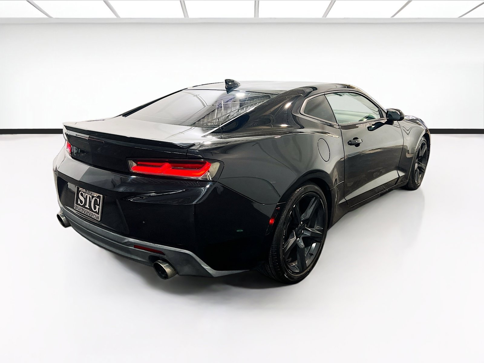 Used 2017 Chevrolet Camaro LT w/ RS Package RWD image 4