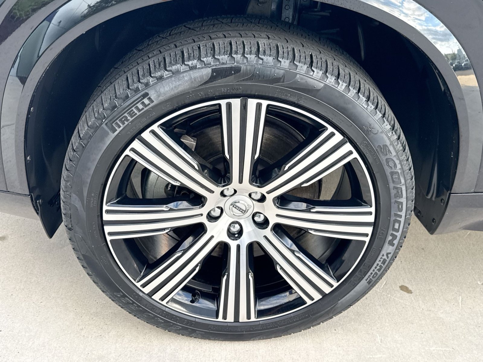 Certified 2023 Volvo XC90 T8 Plus w/ Protection Package Premier AWD/4WD image 12