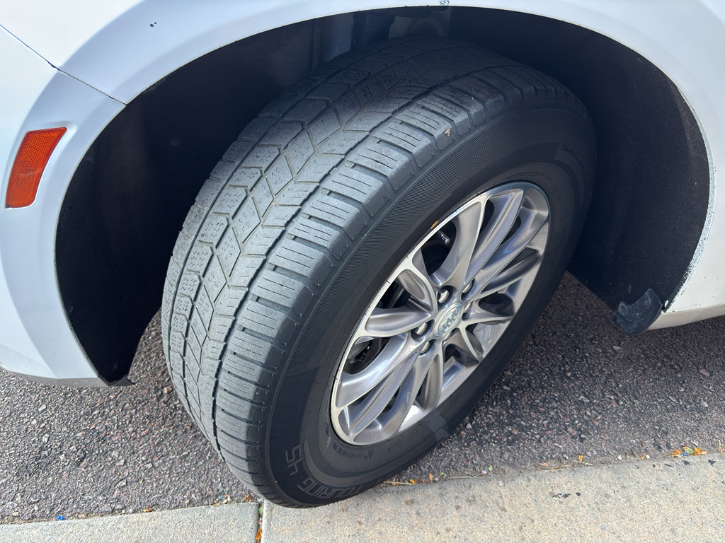 Used 2022 Buick Enclave Premium AWD/4WD image 30