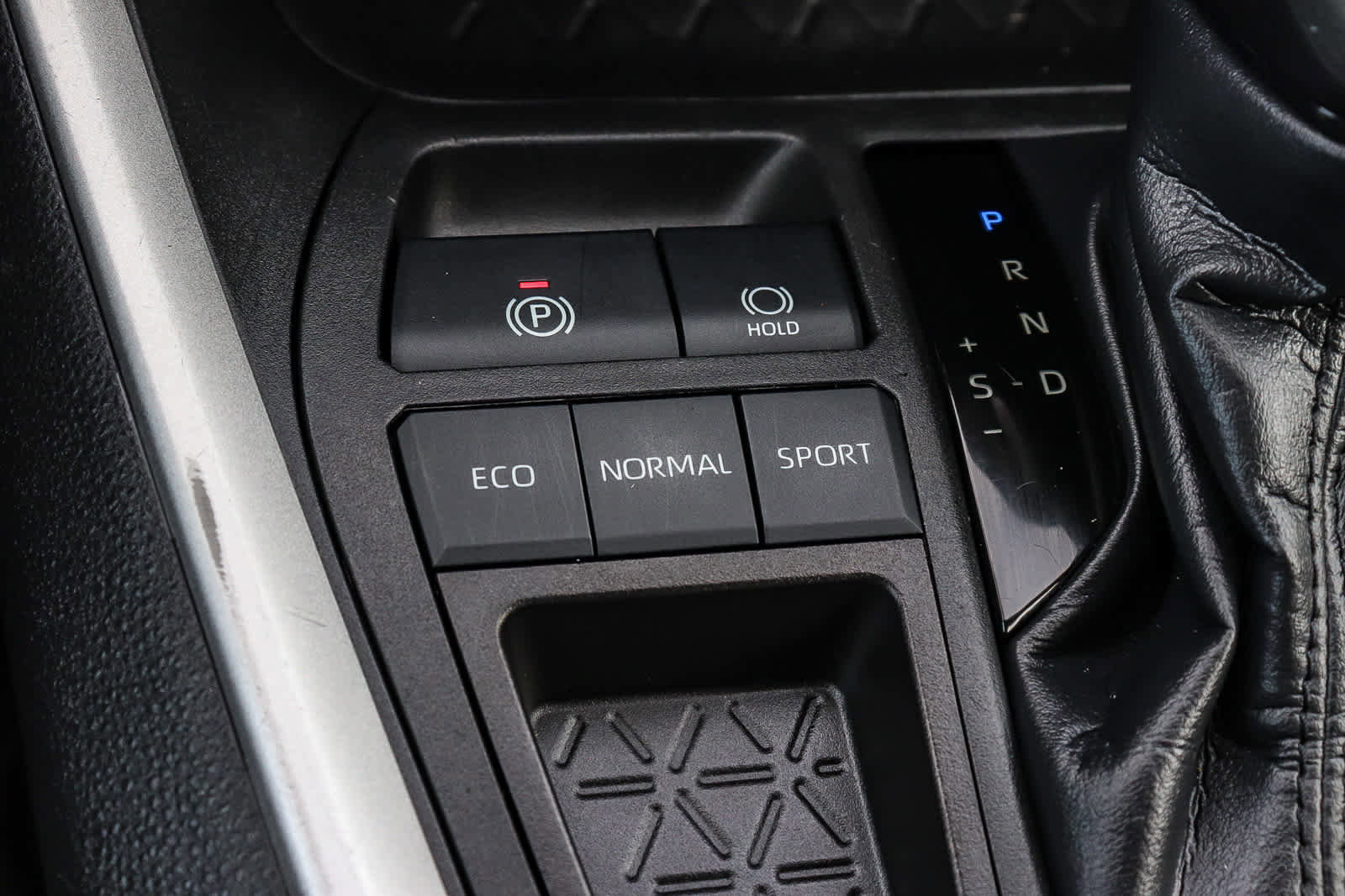 Used 2023 Toyota RAV4 XLE image 28